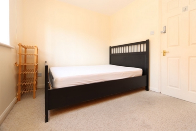 Double room - Single use to rent in Caravel Close, South Quay, London, E14