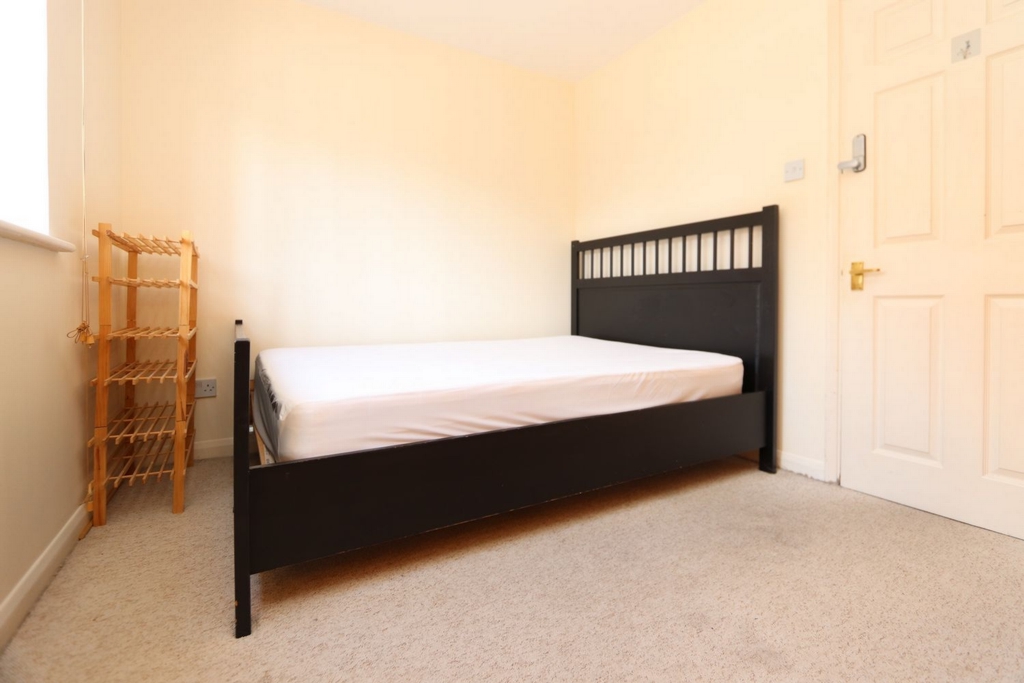 Double room - Single use to rent in South Quay, London, E14