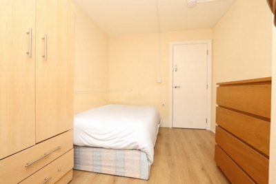 Double room - Single use to rent in Lipton Road, Limehouse, London, E1