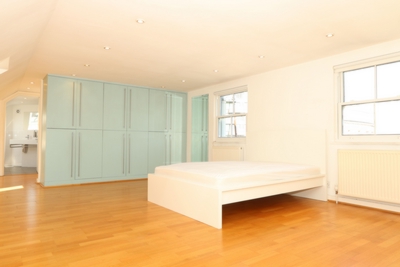 Ensuite Double Room to rent in Frithville Gardens, Shepherd's Bush, London, W12