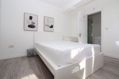 Ensuite Single Room to rent in Basildon Avenue, Ilford, London, IG5