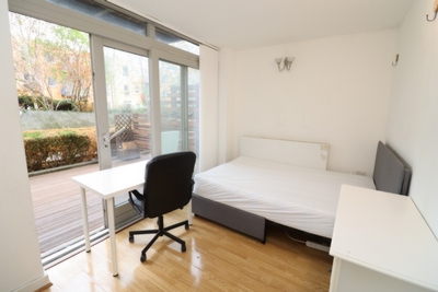 Double room - Single use to rent in Holly Court,John Harrison Way, Greenwich, London, SE10