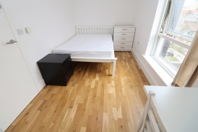 Double room - Single use to rent in Holystone Court,83 Tiller Road, Isle of Dogs, London, E14