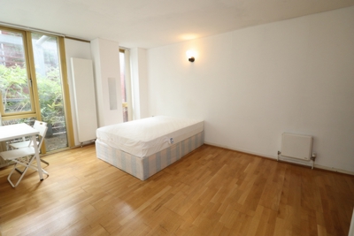 Ensuite Single Room to rent in Becquerel Court,West Parkside, Greenwich, London, SE10