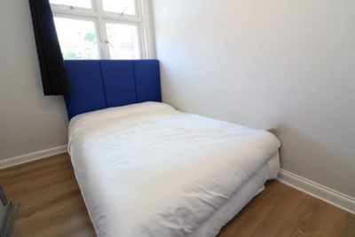 Double room - Single use to rent in Mellitus Street, East Acton, London, W12
