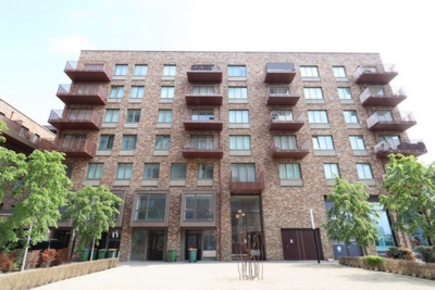 3 Bedroom House to rent in Frobisher Yard, London City Airport,Gallions Reach, London, E16