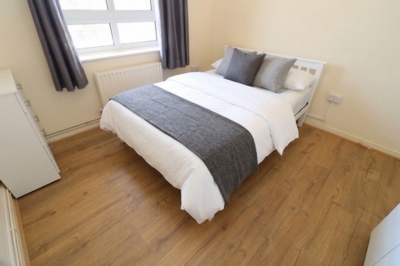 Double room - Single use to rent in Edgeworth House,Boundary Road, South Hampstead, London, NW8