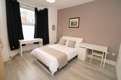 6 Bedroom Double room - Single use to rent in Inverine Road, Charlton, London, SE7