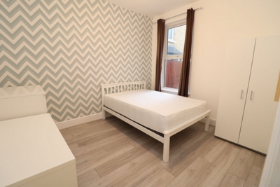 6 Bedroom Double room - Single use to rent in Inverine Road, Charlton, London, SE7