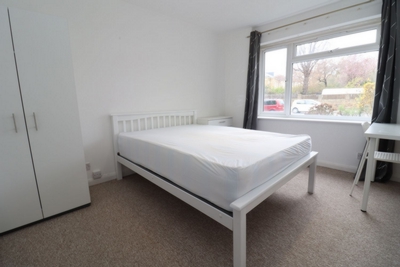 Double room - Single use to rent in Morley Court,64 Worple Road, Wimbledon, London, SW19