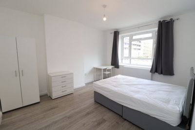Double Room to rent in Havelock Close,India Way, White City, London, W12