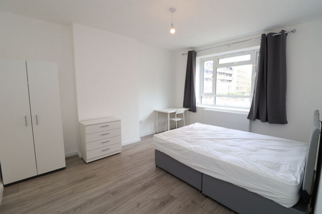 Double Room to rent in White City, London, W12
