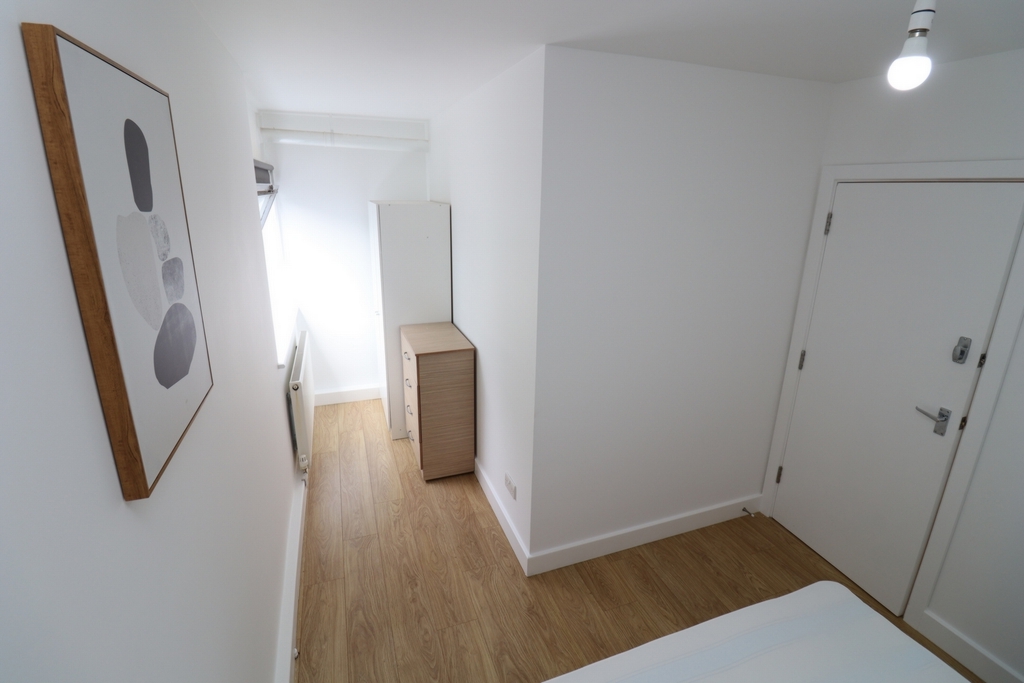 Double room - Single use to rent in Kilburn Park, London, NW6