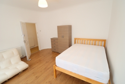 Double room - Single use to rent in Bollo Bridge Road, South Acton, London, W3