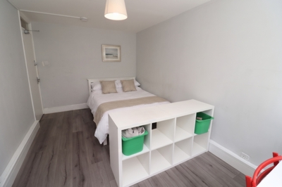 Double room - Single use to rent in Haddon Court,Trinity Way, Acton Central, London, W3