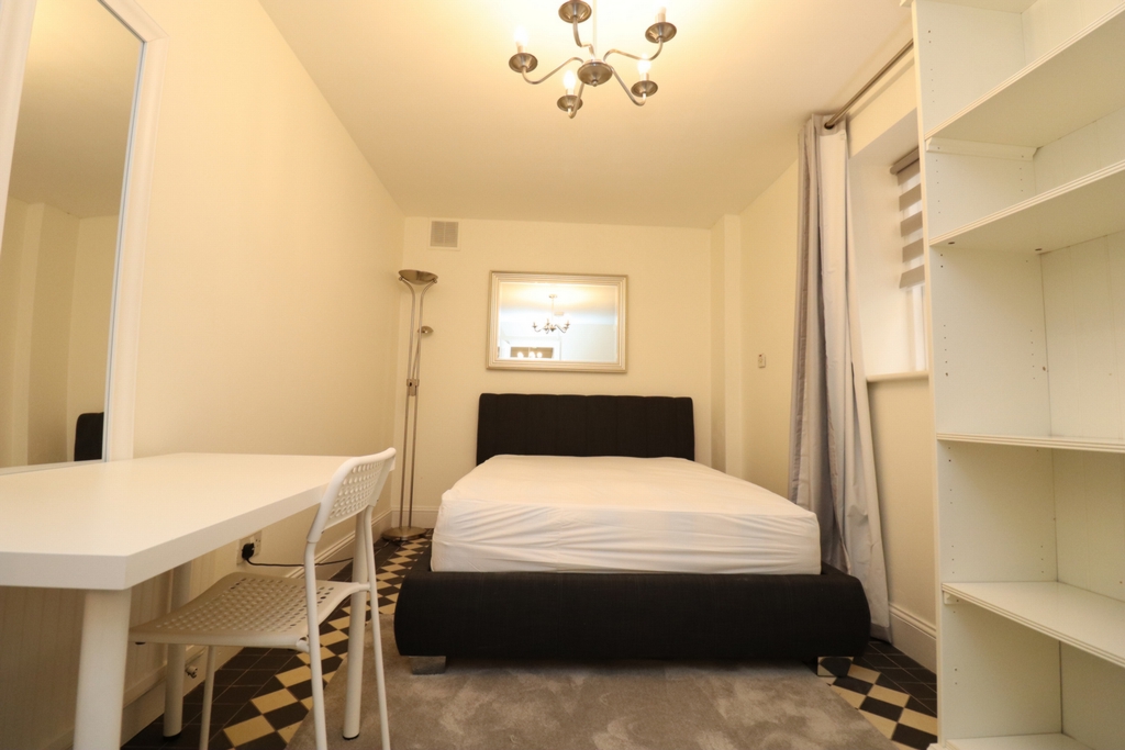 Double room - Single use to rent in All Saints, London, E14
