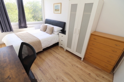 Double room - Single use to rent in Kinross House,Bemerton Estate, Caledonian Road & Barnsbury, London, N1