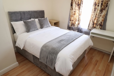Double room - Single use to rent in Connaught Road, West Ealing, London, W13