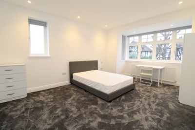 Double room - Single use to rent in Abbey Road, Bush Hill Park, London, EN1