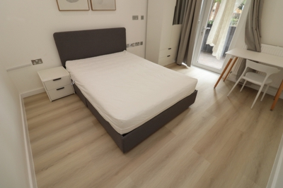 Double room - Single use to rent in Oldham House, 3a Grantham Road, London, E12