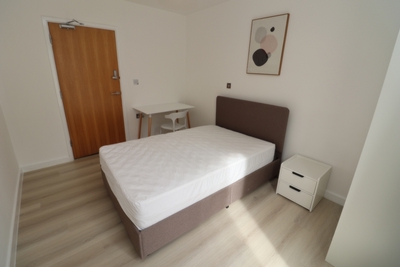 Double room - Single use to rent in Oldham House, 3a Grantham Road, London, E12