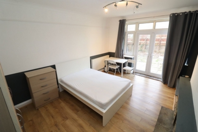 Double Room to rent in Stafford Cripps House, Globe Road, Bethnal Green, London, E2