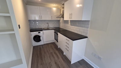 Apartment to rent in Heathfield Drive, Mitcham, Surrey, CR4