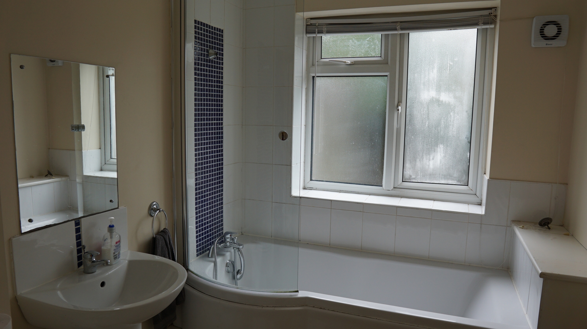 1 Bedroom Conversion to rent in Mitcham, Surrey, CR4
