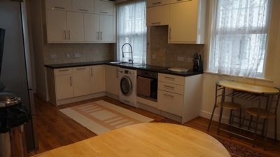 3 Bedroom Maisonette to rent in Richmond Road, Raynes Park, London, SW20
