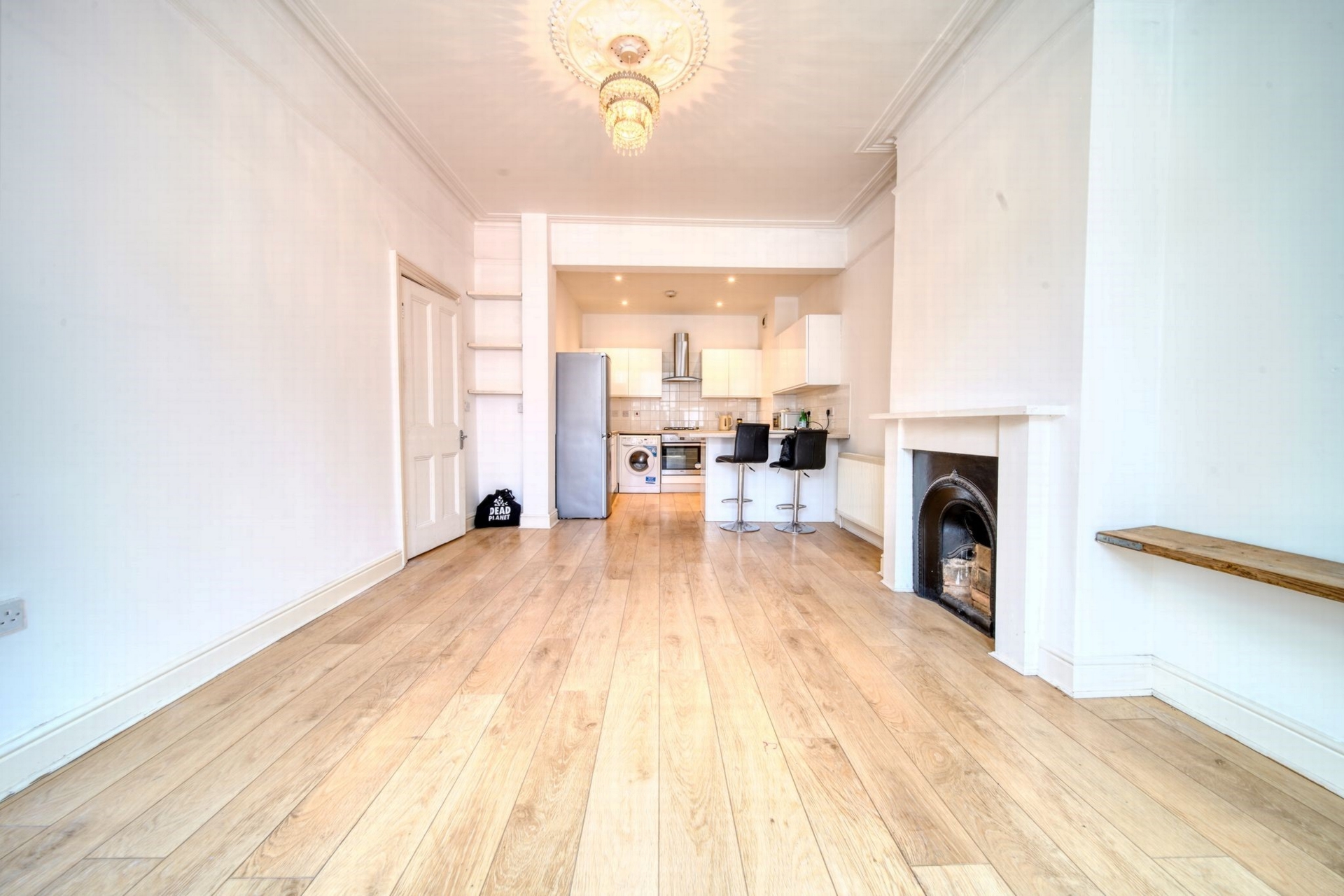 3 Bedroom Apartment to rent in Childs Hill, London, NW2