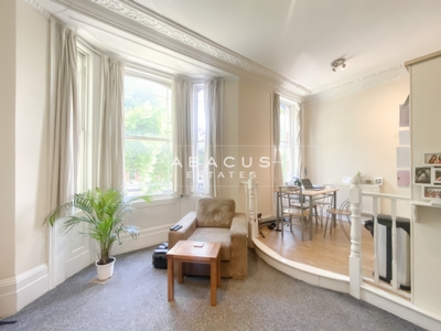 1 Bedroom Flat to rent in Rosslyn Hill, Hampstead, London, NW3