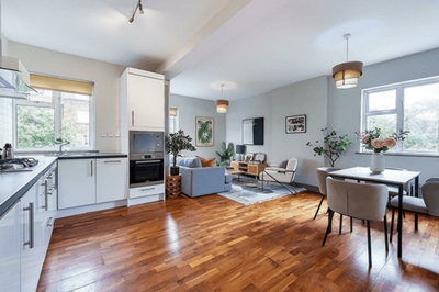 2 Bedroom Flat to rent in Milverton Road, Brondesbury Park, London, NW6