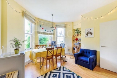 3 Bedroom Apartment to rent in Minster Road, West Hampstead, London, NW2