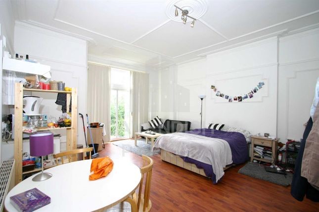 Flat to rent in West Hampstead, London, NW2