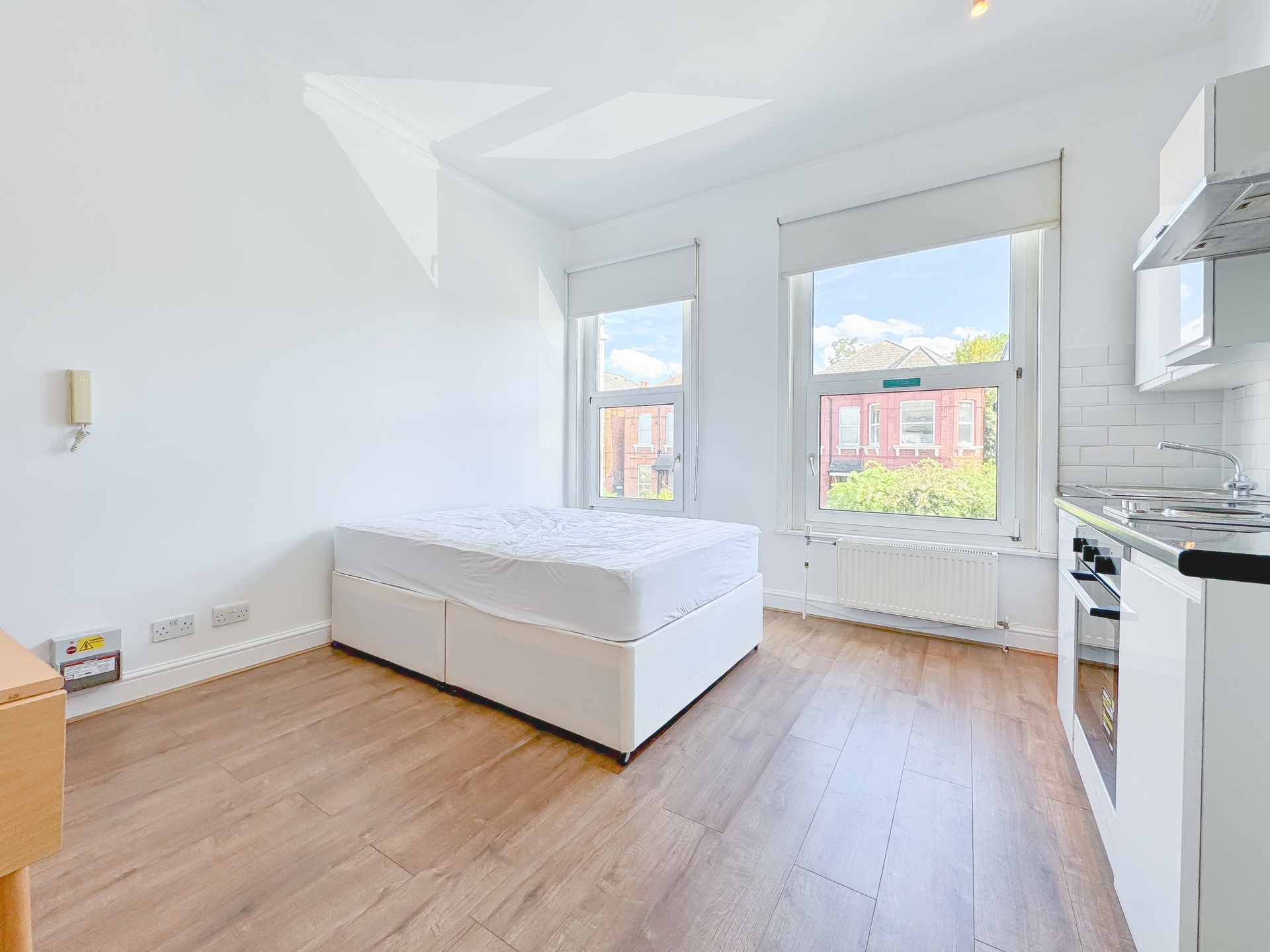 Flat to rent in Kilburn, London, NW2