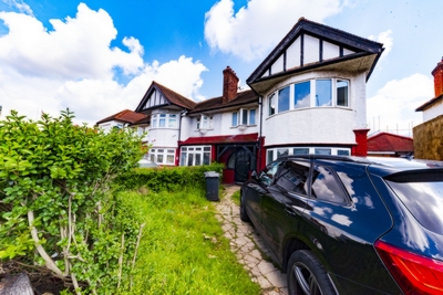 5 Bedroom House to rent in Hendon Way, Childs Hill, London, NW2