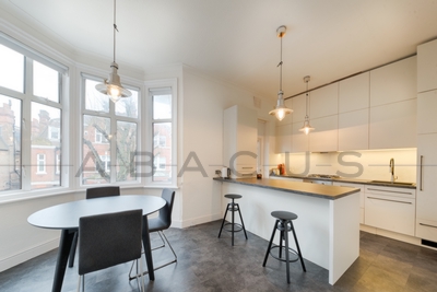2 Bedroom Flat to rent in Lymington Road, West Hampstead, London, NW6