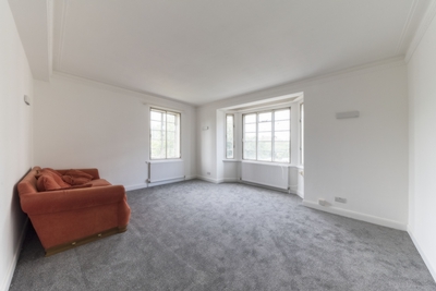 3 Bedroom Flat to rent in Shoot Up Hill, Kilburn, London, NW2