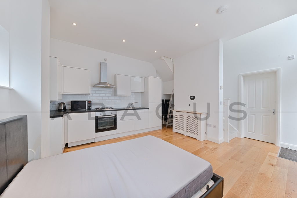 Flat to rent in West Hampstead, London, NW6