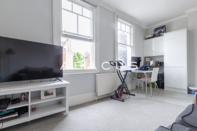 1 Bedroom Flat to rent in Dennington Park Road, West Hampstead, London, NW6