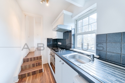 3 Bedroom Flat to rent in Grange Road, Willesden Green, London, NW10