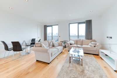 2 Bedroom Flat to rent in Finchley Road, Childs Hill, London, NW3