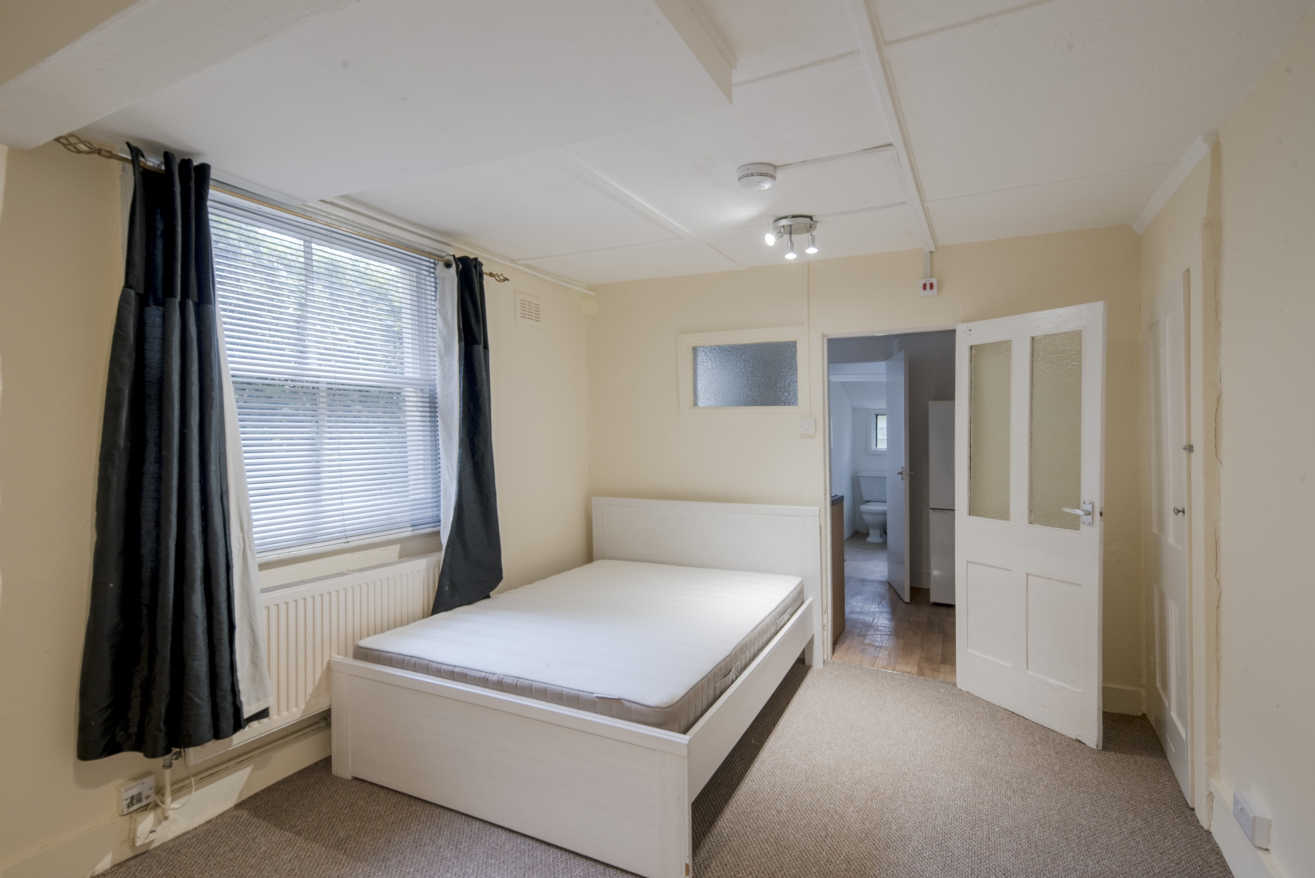 Flat to rent in Kilburn, London, NW2