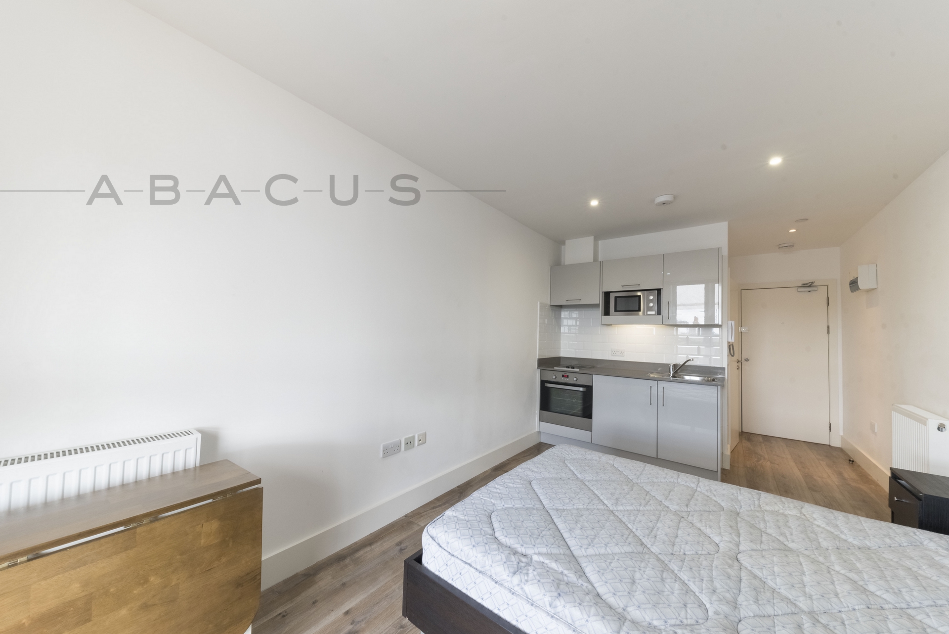 Studio to rent in Kilburn High Road, Kilburn, London, NW6