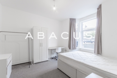 Studio to rent in Napier Road, Kensal Green, London, NW10