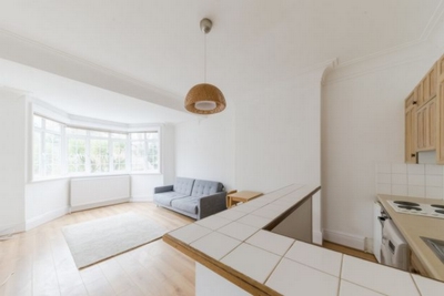 1 Bedroom Flat to rent in Burgess Hill, West Hampstead, London, NW2