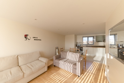 2 Bedroom Flat to rent in Willesden Lane, Kilburn, London, NW6