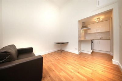 Flat to rent in West End Lane, West Hampstead, London, NW6