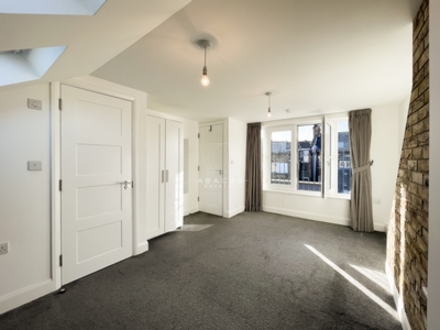 Studio to rent in Napier Road, Kensal Green, London, NW10