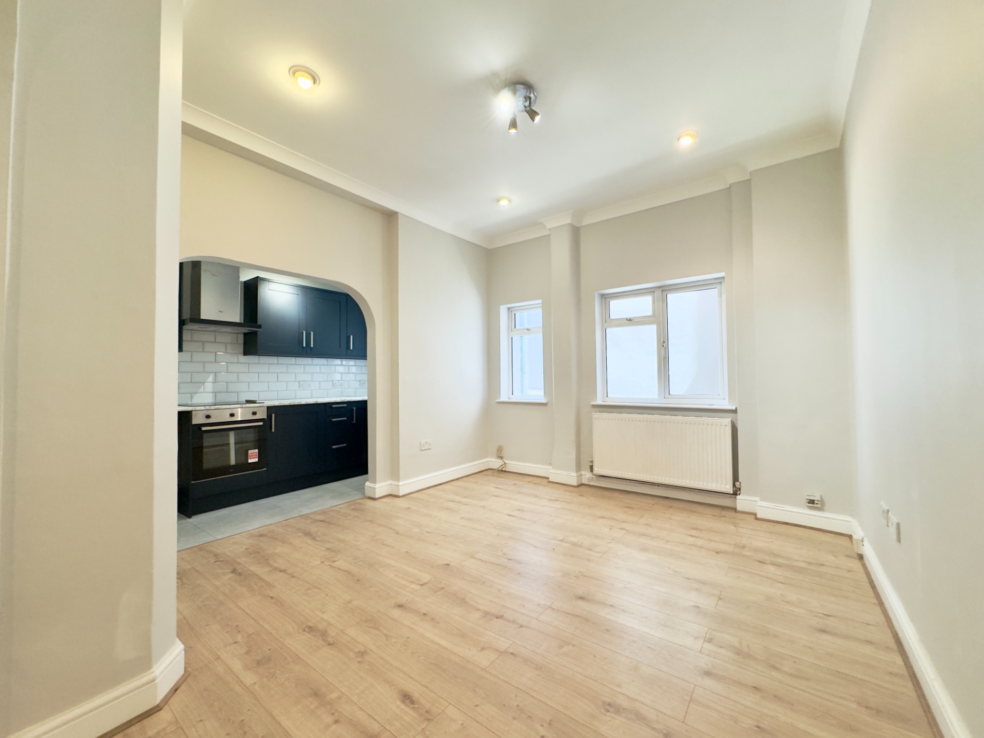 1 Bedroom Flat to rent in Manstone Road, London, NW2
